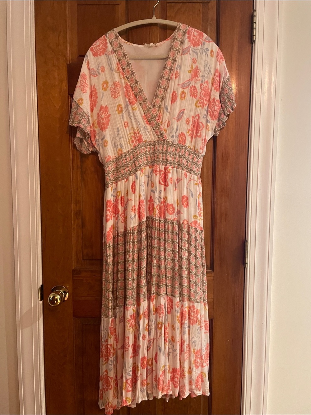Kings Road Women’s XL White Floral Pattern Maxi Dress